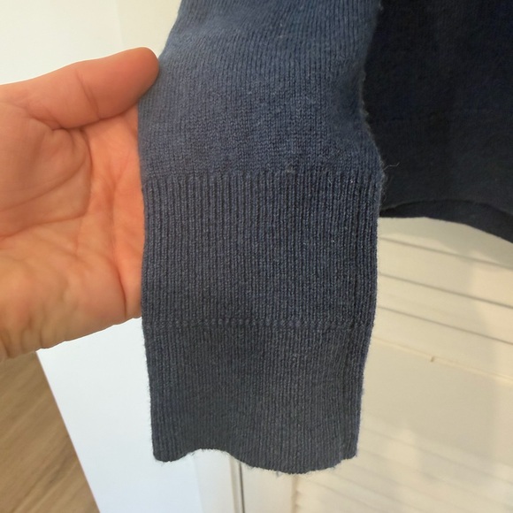 Everlane Blue Crewneck Cashmere Sweater - Picture 4 of 6